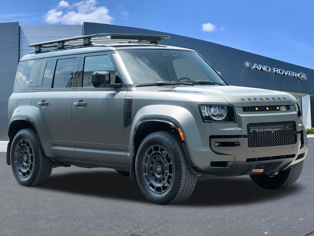 Used 2025 Land Rover Defender 110 AWD/4WD image 3
