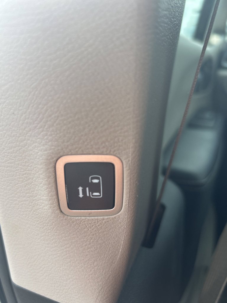 Used 2023 Chrysler Pacifica Touring-L FWD image 44