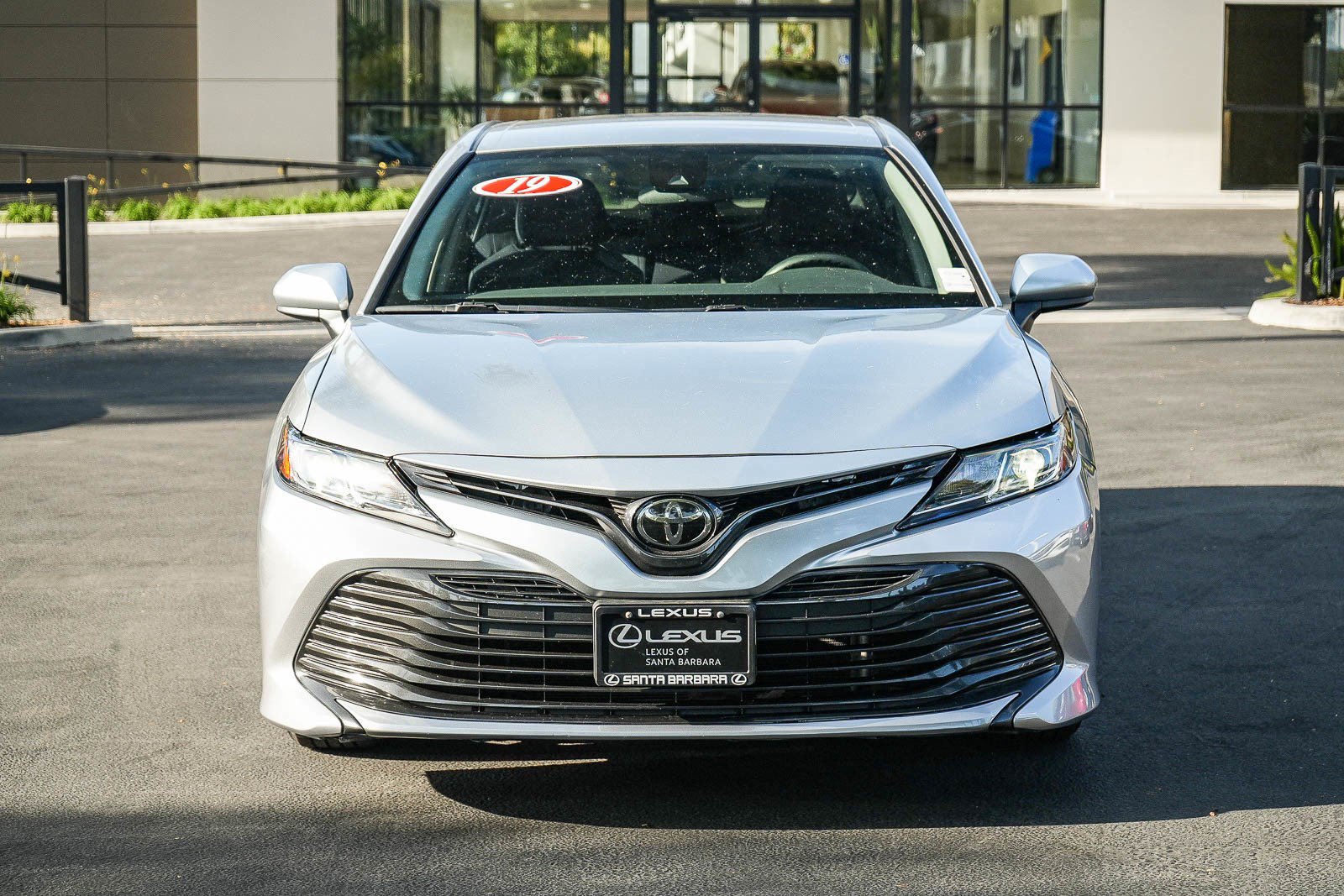 Used 2019 Toyota Camry LE w/ Carpet Mat Package FWD image 2