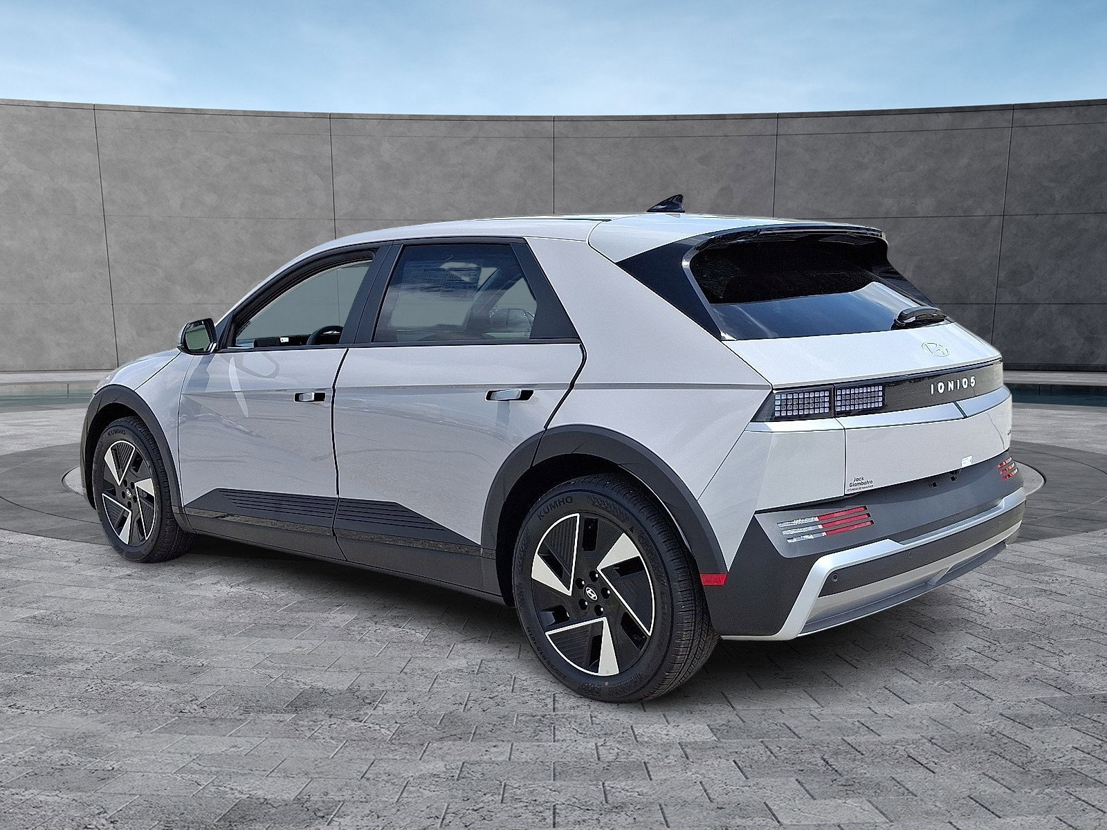 New 2025 Hyundai Ioniq 5 SE image 5