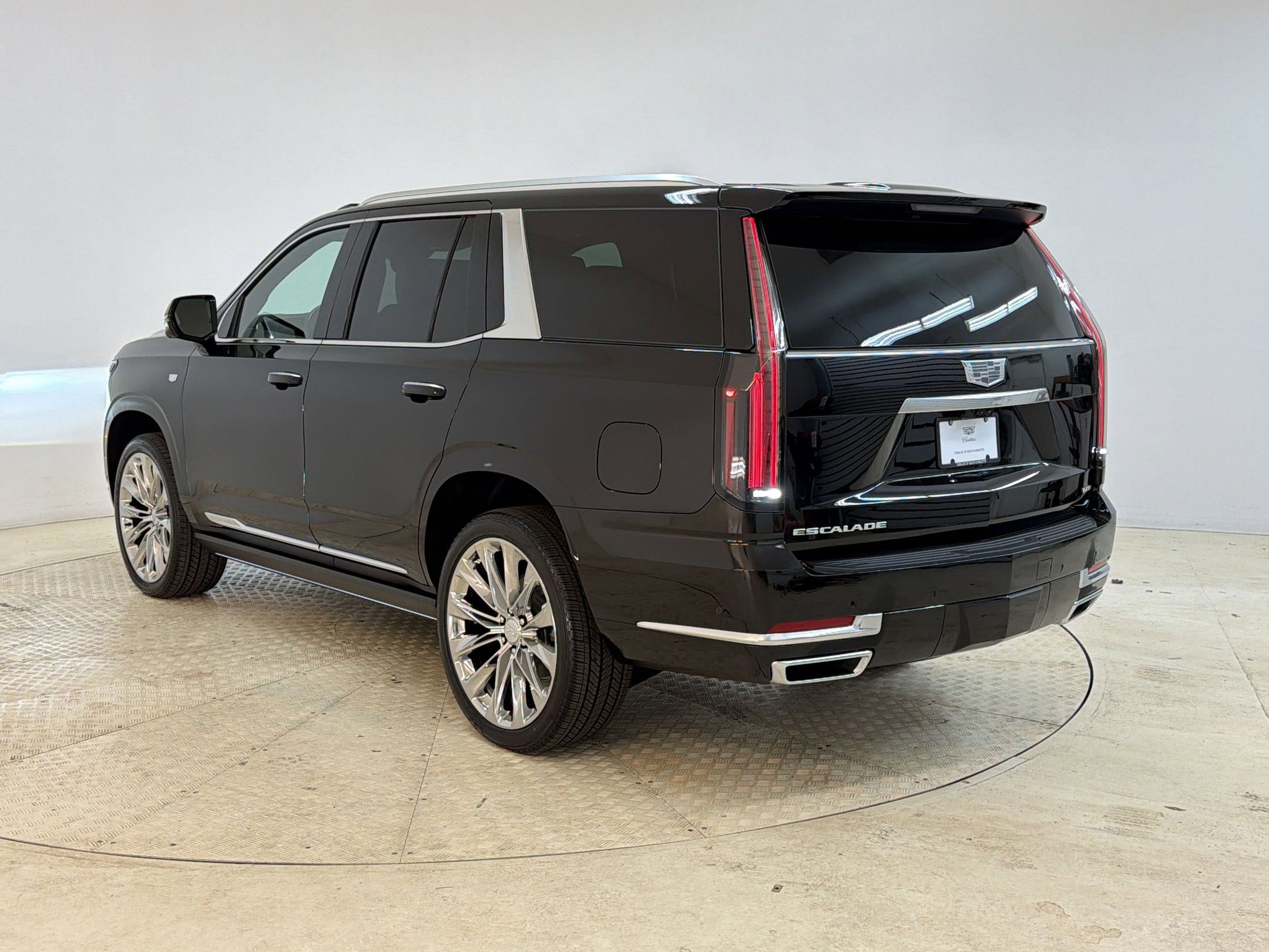 New 2026 Cadillac Escalade Platinum Luxury w/ LPO, Radiant Package AWD/4WD image 3