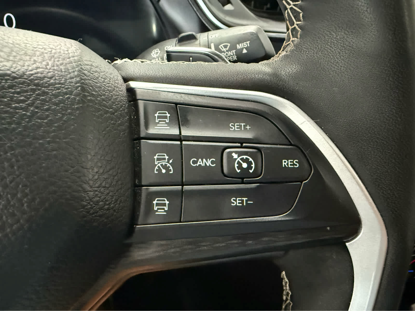 Used 2023 Jeep Grand Cherokee L Laredo AWD/4WD image 14