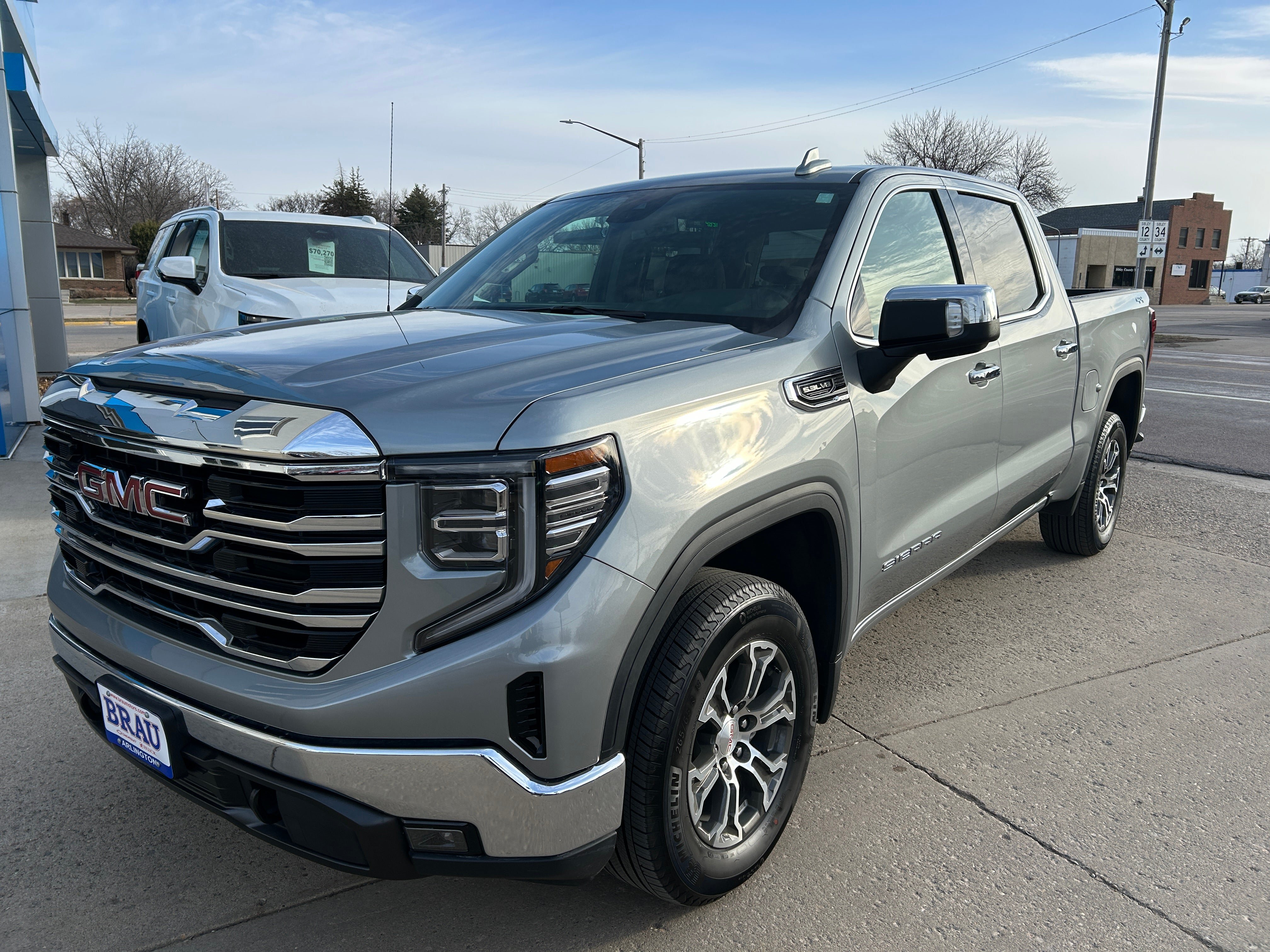 Used 2026 GMC Sierra 1500 SLT AWD/4WD image 2