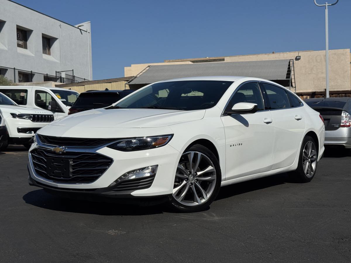 Used 2025 Chevrolet Malibu LT FWD image 2