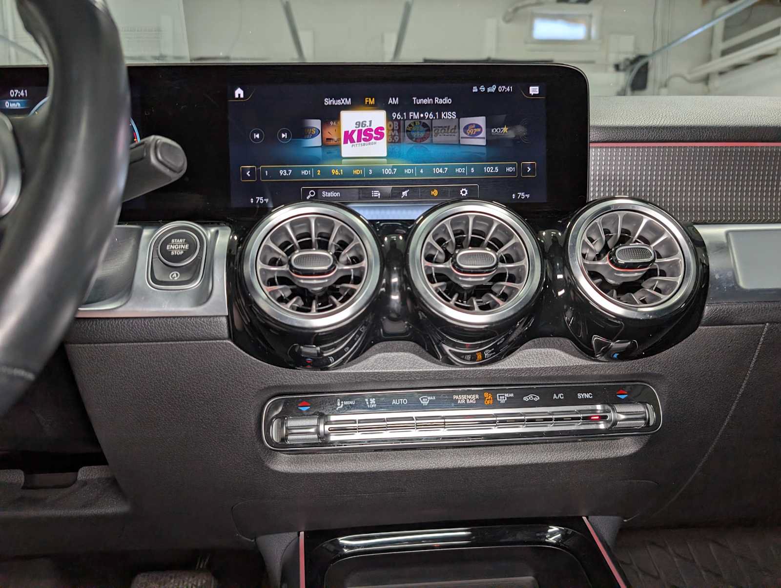 Used 2022 Mercedes-Benz GLB 250 4MATIC image 28