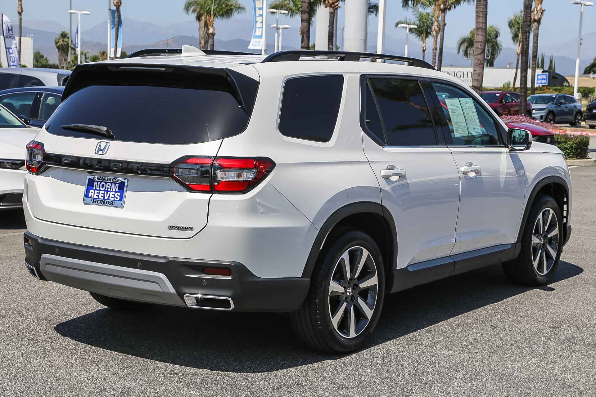 Certified 2025 Honda Pilot Touring image 9
