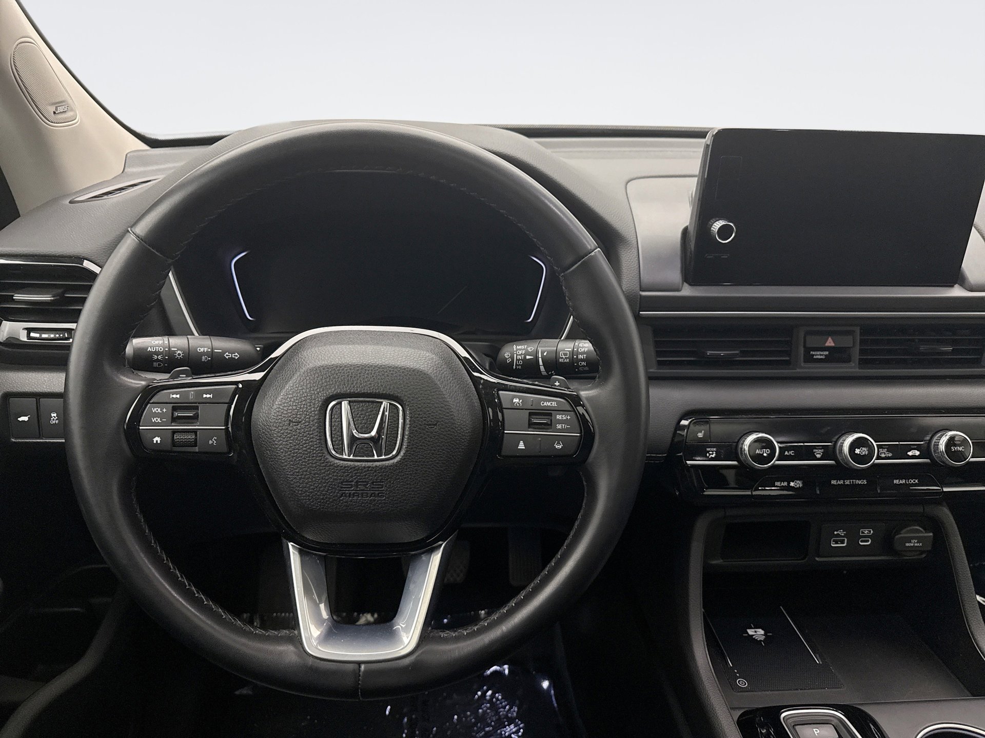 Used 2023 Honda Pilot Touring image 12