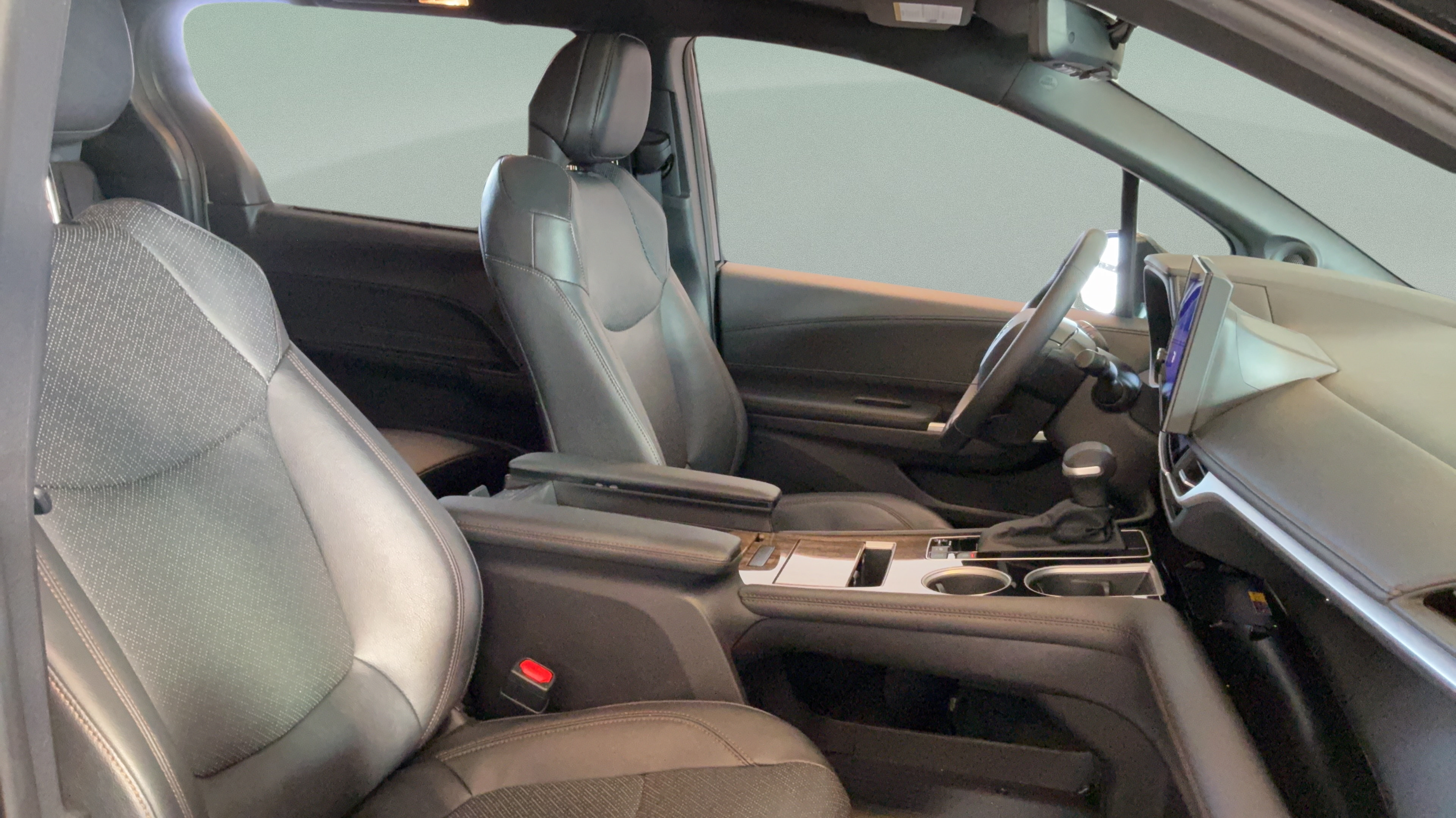 Certified 2025 Toyota Sienna Limited AWD/4WD image 40