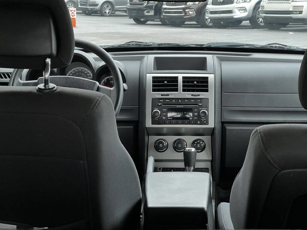 Used 2011 Dodge Nitro Heat image 8