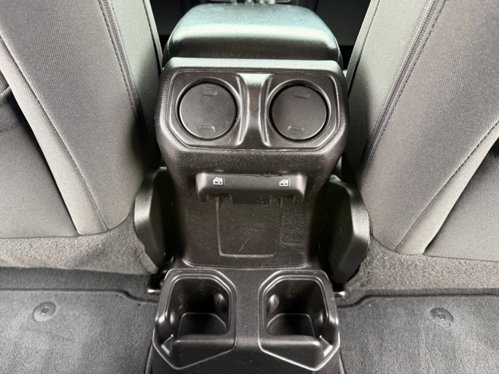 Used 2018 Jeep Wrangler Unlimited Sport S image 32