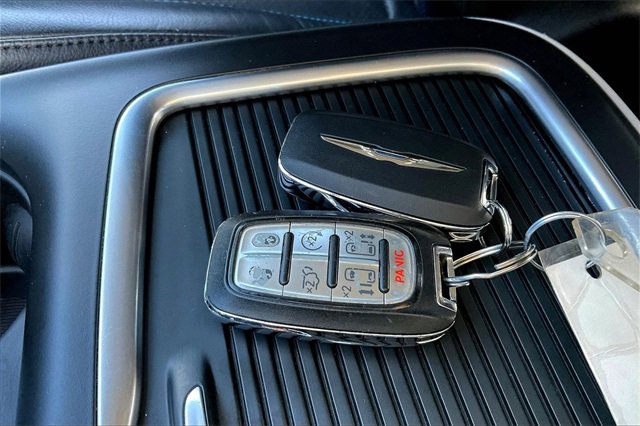 Used 2021 Chrysler Pacifica Touring-L image 10