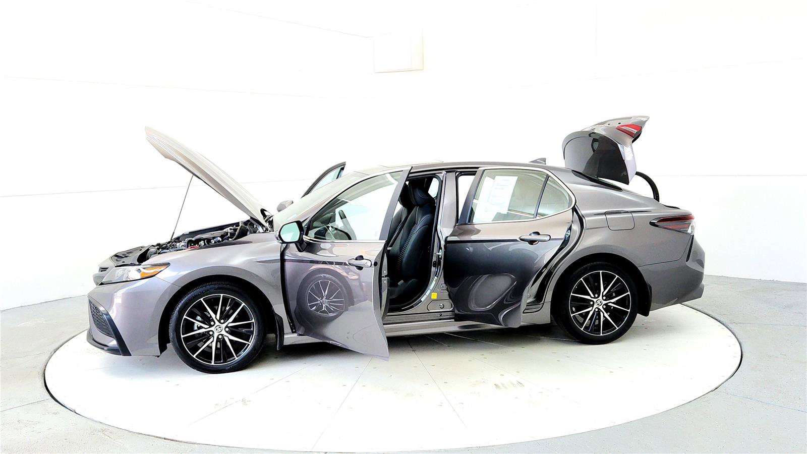 Used 2023 Toyota Camry SE image 10