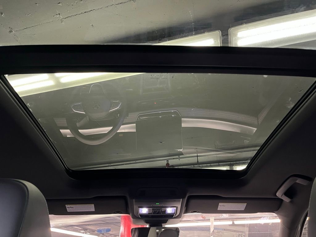 New 2025 Volkswagen Tiguan SE R-Line image 10