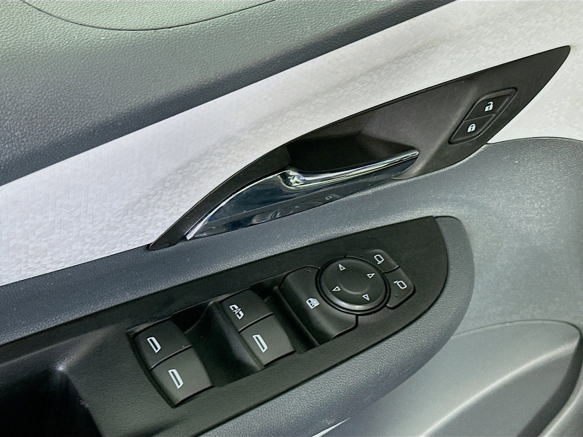 Used 2017 Chevrolet Bolt Premier w/ Driver Confidence II Package image 13