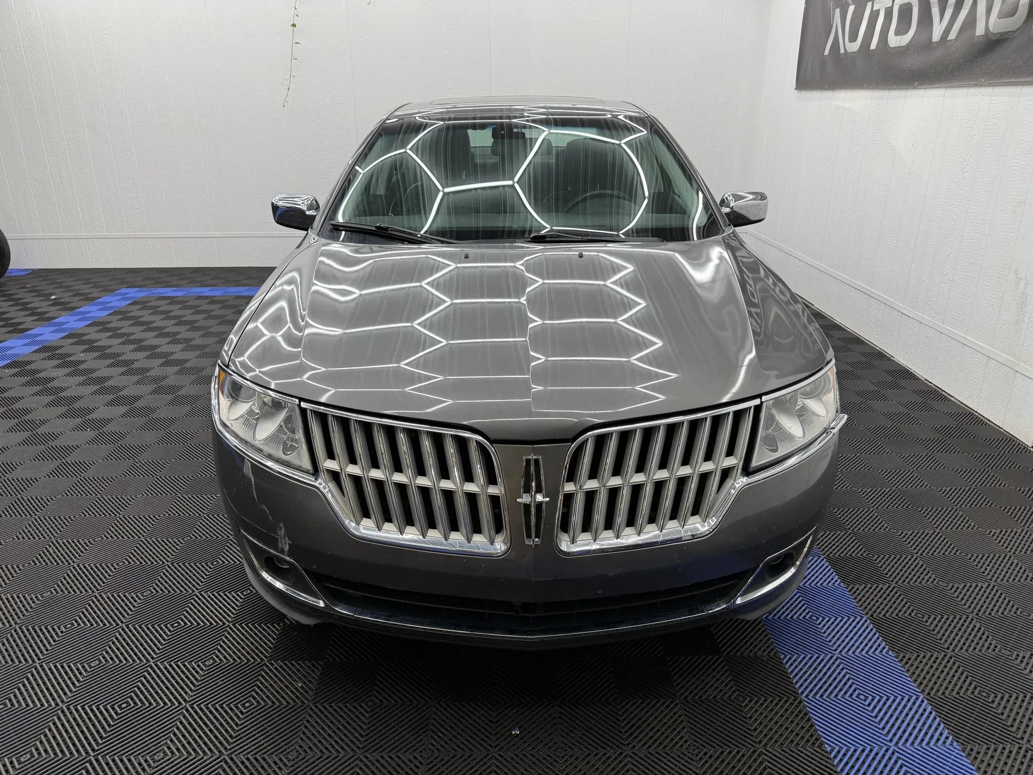 Used 2010 Lincoln MKZ FWD image 4
