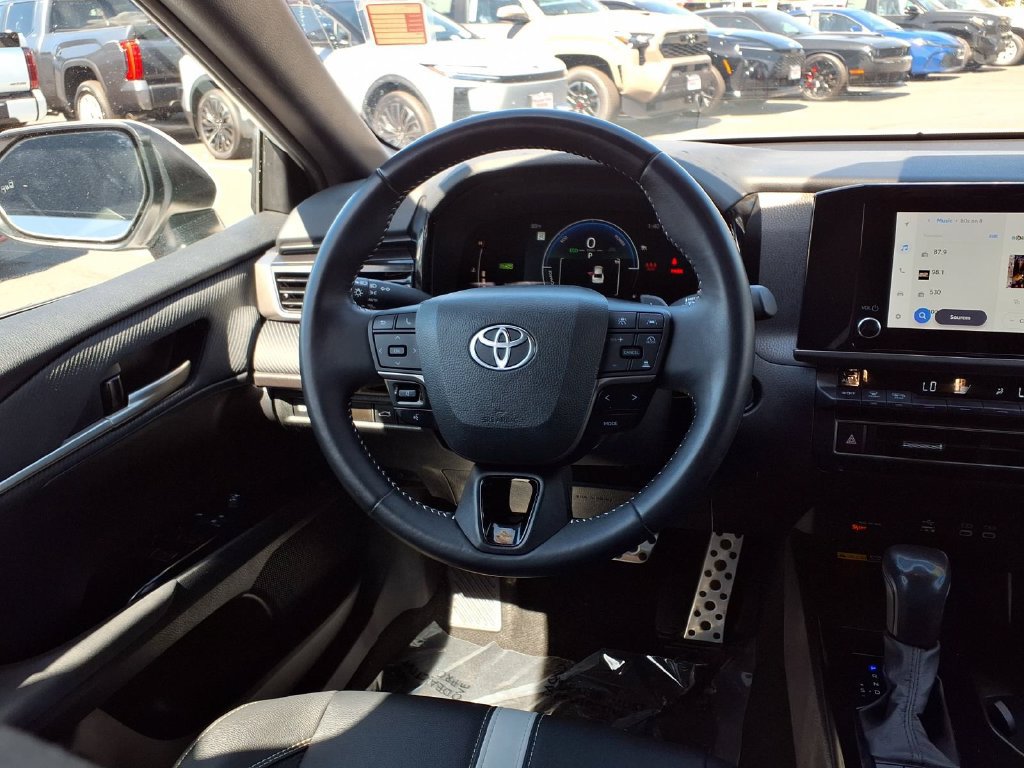 Used 2025 Toyota Camry SE FWD image 23