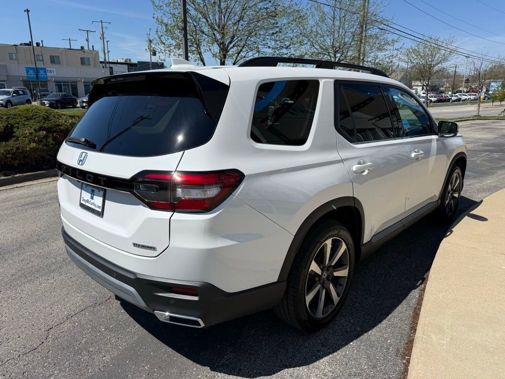 Used 2025 Honda Pilot Touring image 6