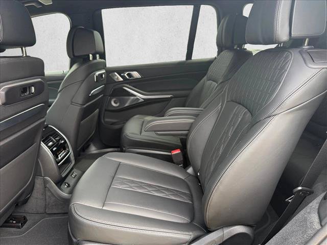 Used 2027 BMW X7 xDrive40i w/ Executive Package AWD/4WD image 17