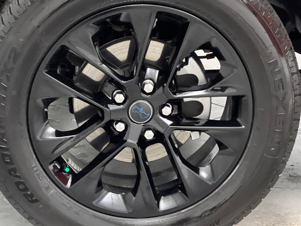 Used 2025 Jeep Wrangler Sahara 4xe image 59