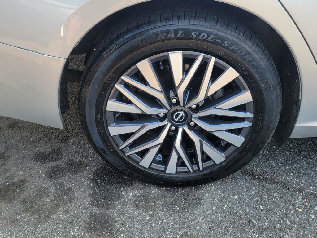 Used 2024 Nissan Altima 2.5 SV FWD image 10