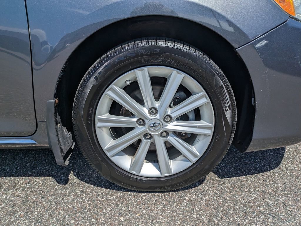 Used 2013 Toyota Camry XLE w/ Leather Pkg image 11