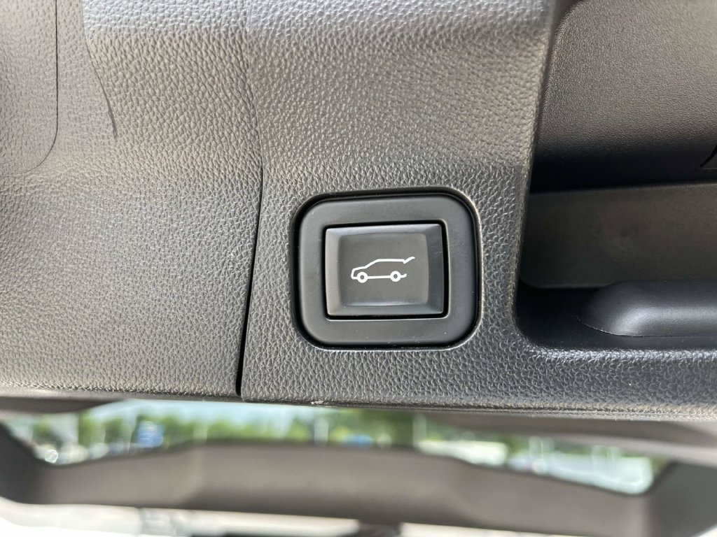Used 2021 GMC Acadia AT4 w/ Technology Package AWD/4WD image 12