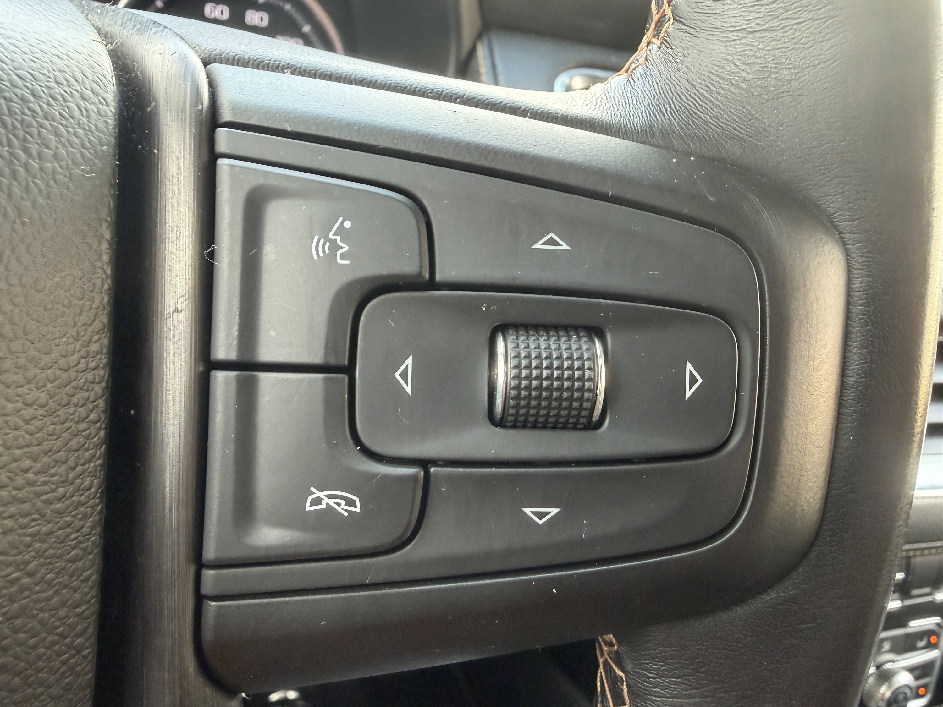 Used 2021 GMC Yukon AT4 w/ Technology Package AWD/4WD image 34