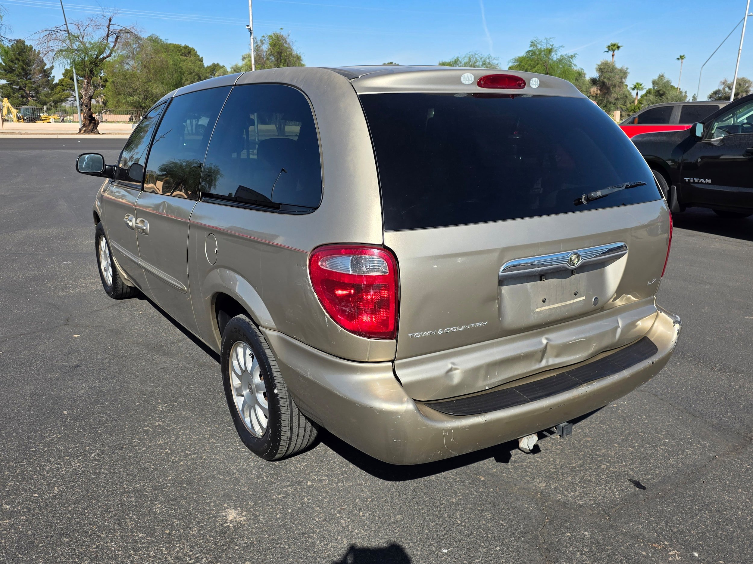 Used 2003 Chrysler Town & Country LX FWD image 3
