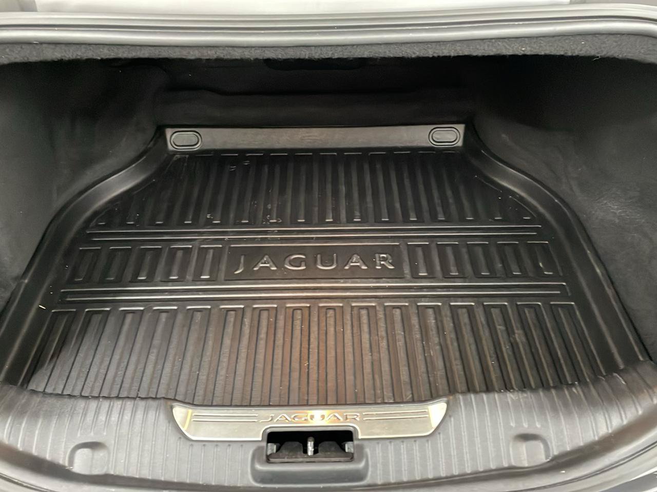 Used 2019 Jaguar XJ R-Sport RWD image 16