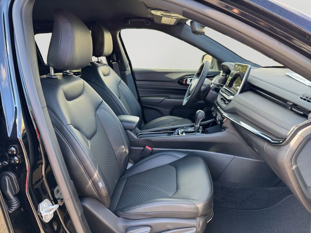 New 2026 Jeep Compass Latitude image 12