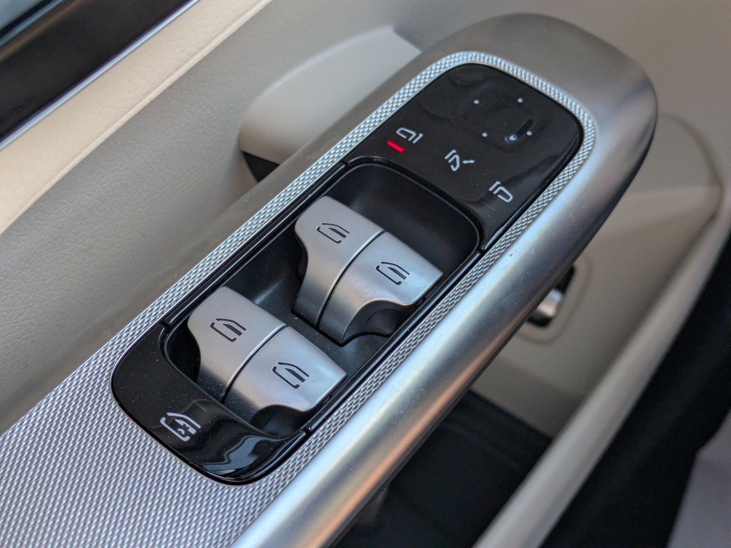 Certified 2025 Mercedes-Benz GLC 300 image 27