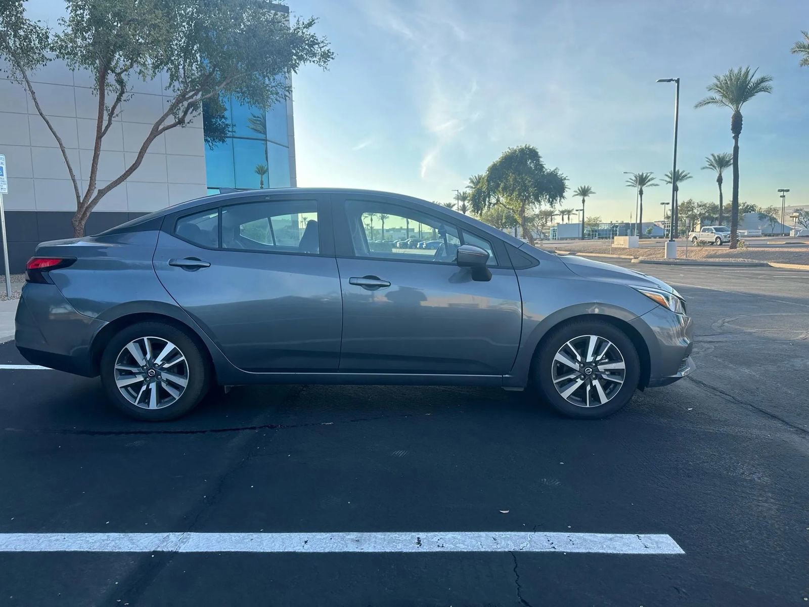 Used 2021 Nissan Versa SV image 4