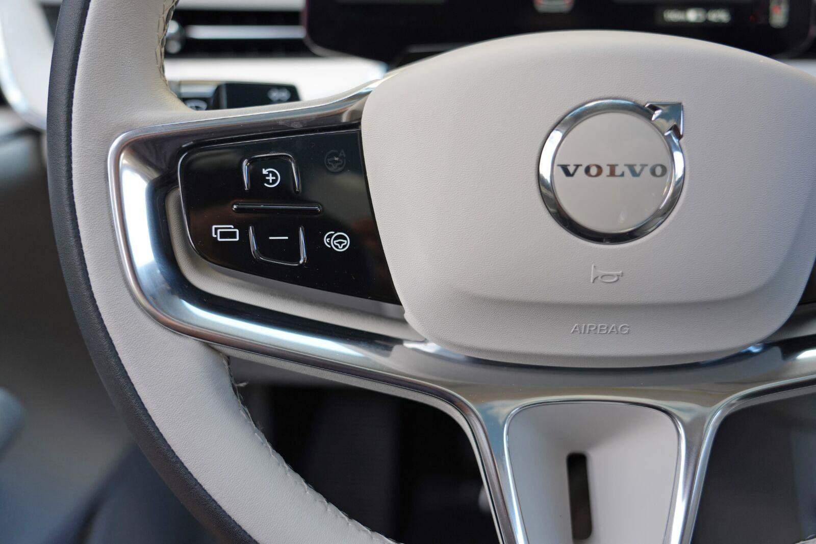 Used 2025 Volvo EX90 Plus AWD/4WD image 19