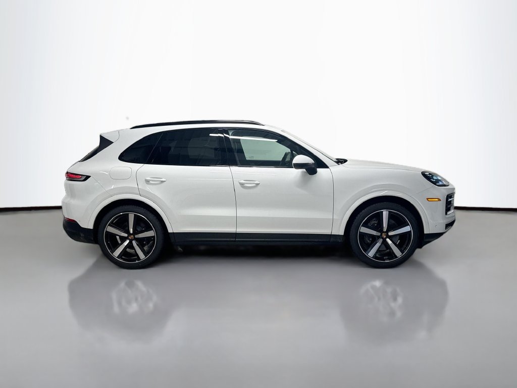 Certified 2025 Porsche Cayenne AWD/4WD image 8