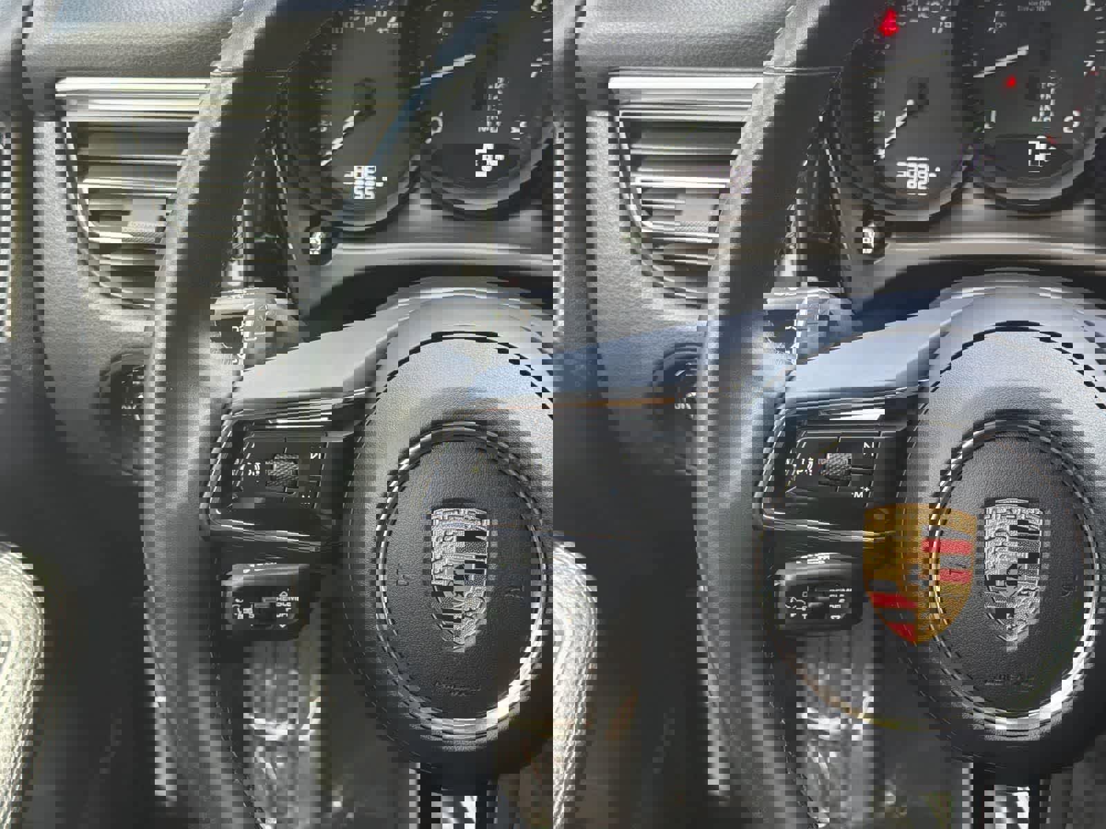 Used 2022 Porsche Macan image 13