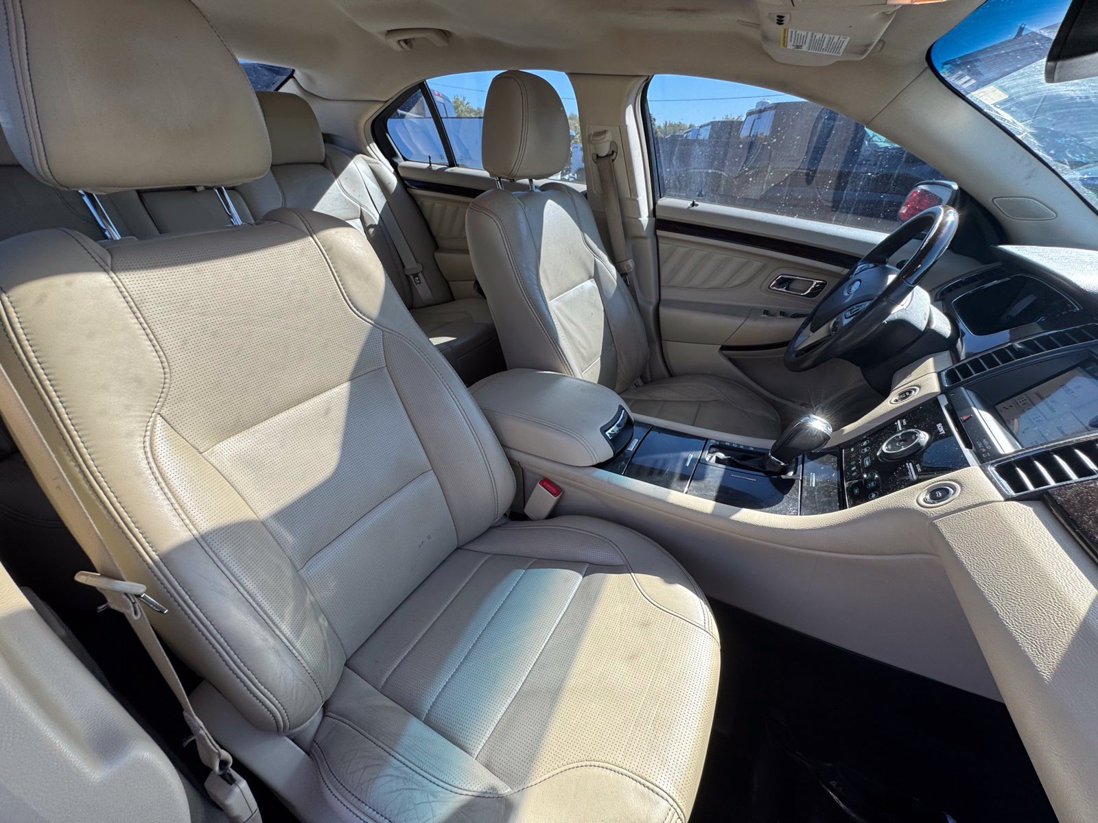 Used 2017 Ford Taurus Limited FWD image 32