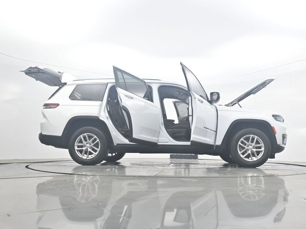 Used 2023 Jeep Grand Cherokee L Laredo image 45
