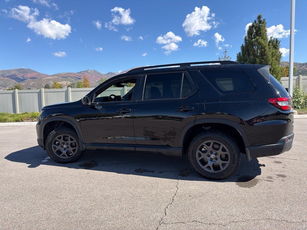 Used 2024 Honda Pilot TrailSport image 11