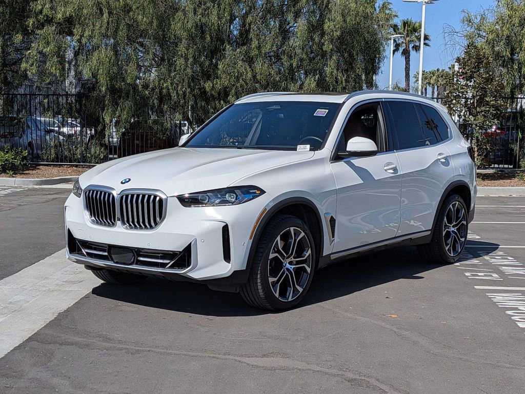 Used 2024 BMW X5 xDrive40i w/ Premium Package image 2