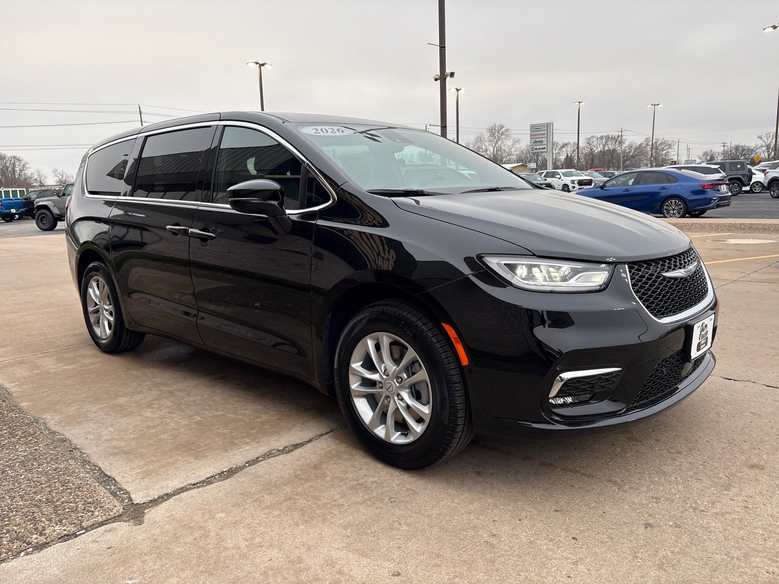 New 2026 Chrysler Pacifica Select AWD/4WD image 8