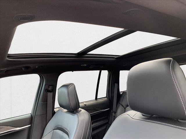 New 2025 Jeep Grand Cherokee Limited w/ Luxury Tech Group II image 18