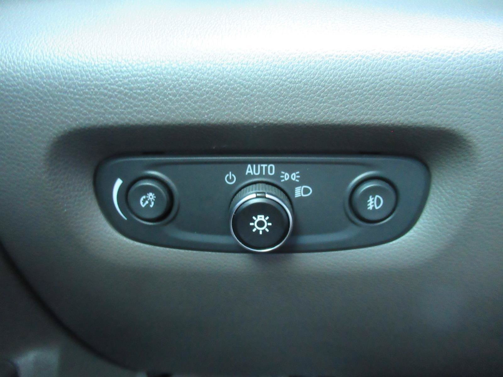 Used 2019 Chevrolet Traverse Premier w/ Driver Confidence II Package FWD image 21