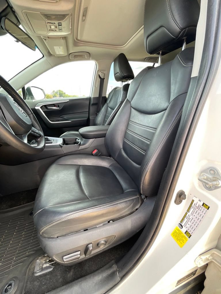 Used 2020 Toyota RAV4 XLE Premium FWD image 10