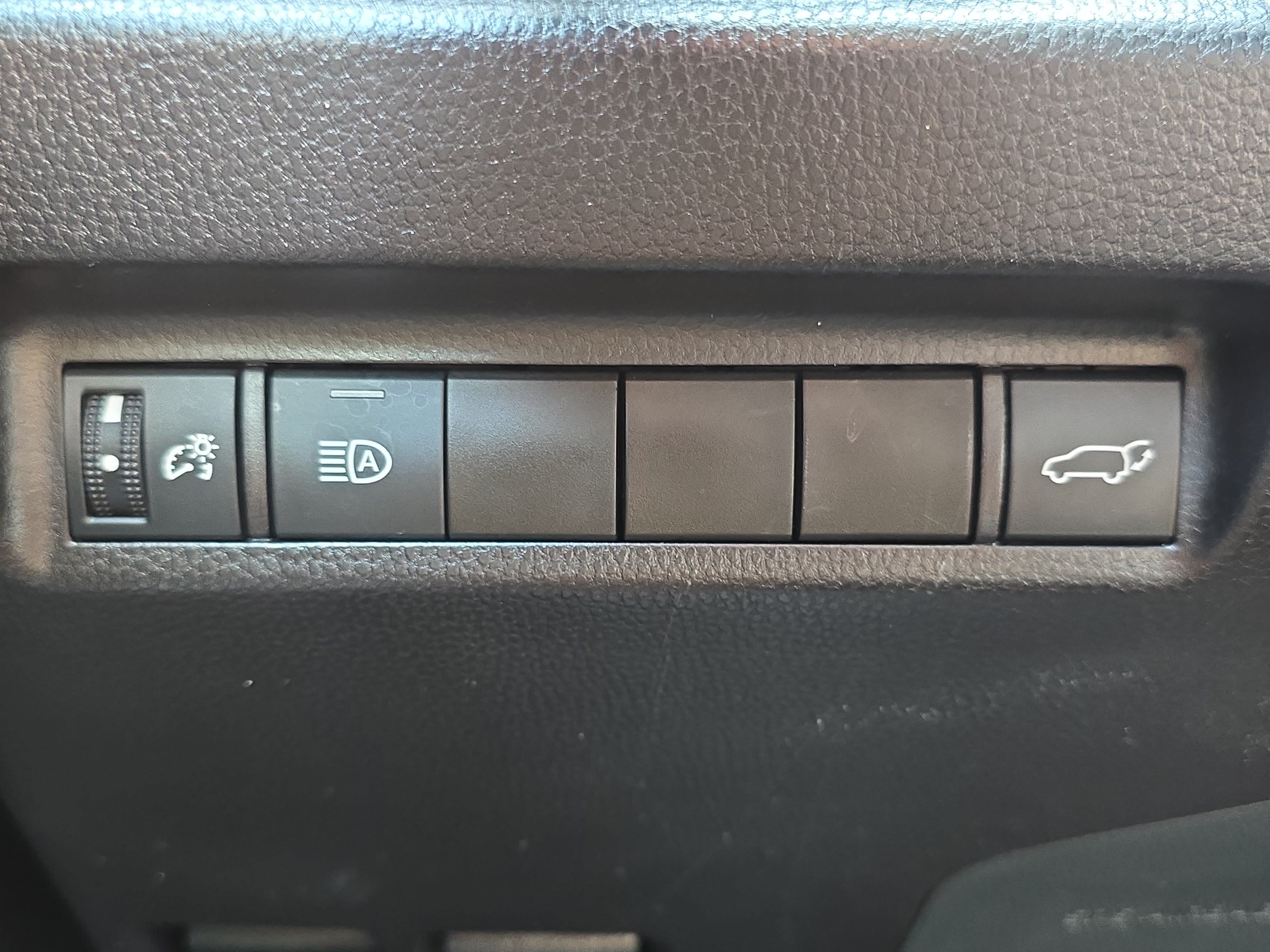 Used 2022 Toyota RAV4 XLE Premium AWD/4WD image 25