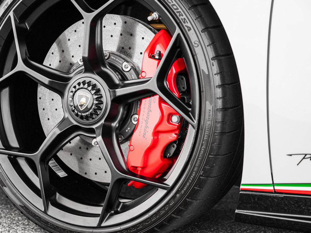 Used 2018 Lamborghini Huracan Performante AWD/4WD image 43