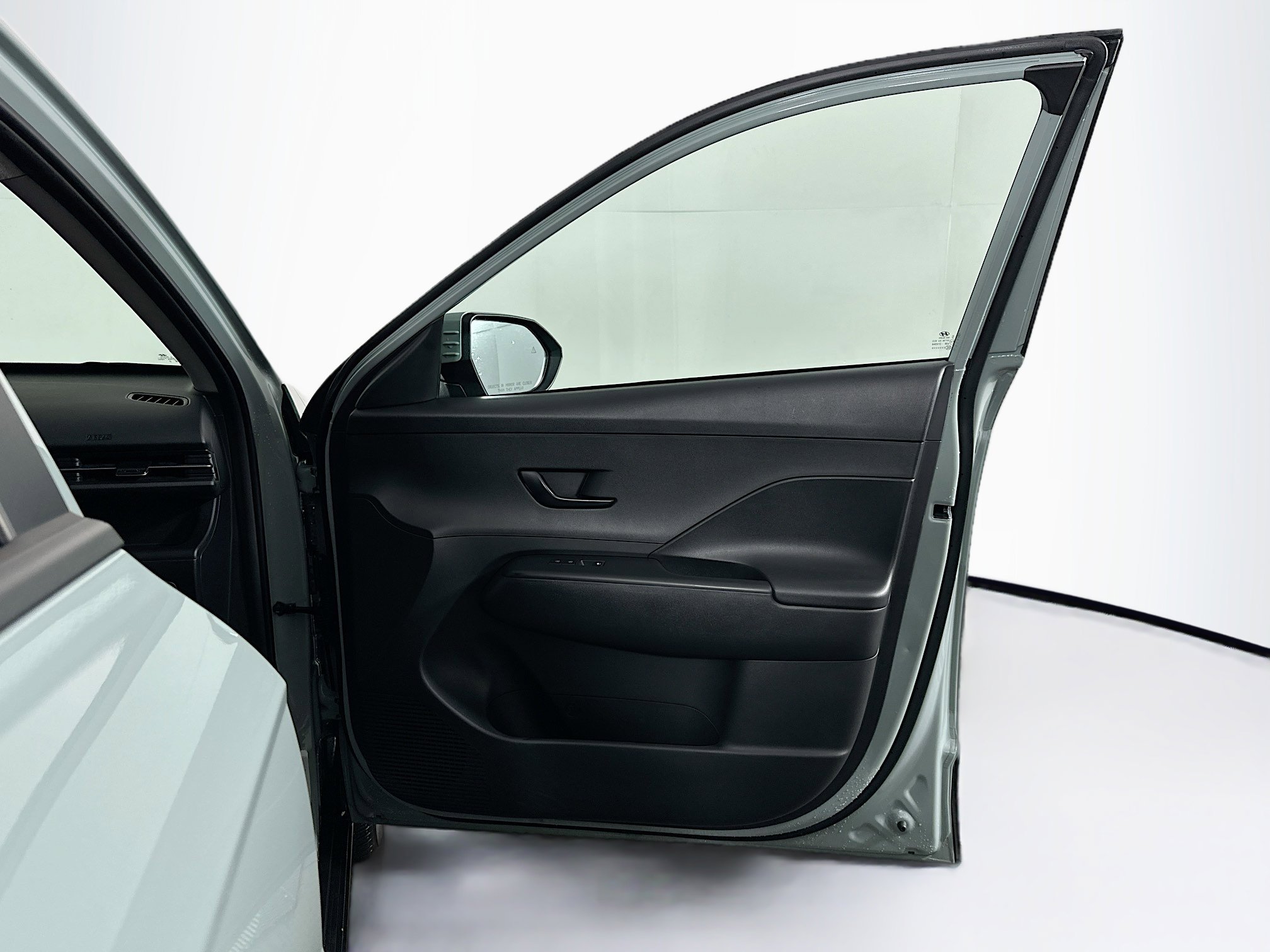 Used 2025 Hyundai Kona SEL image 30