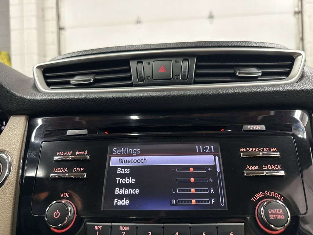 Used 2016 Nissan Rogue SV image 30