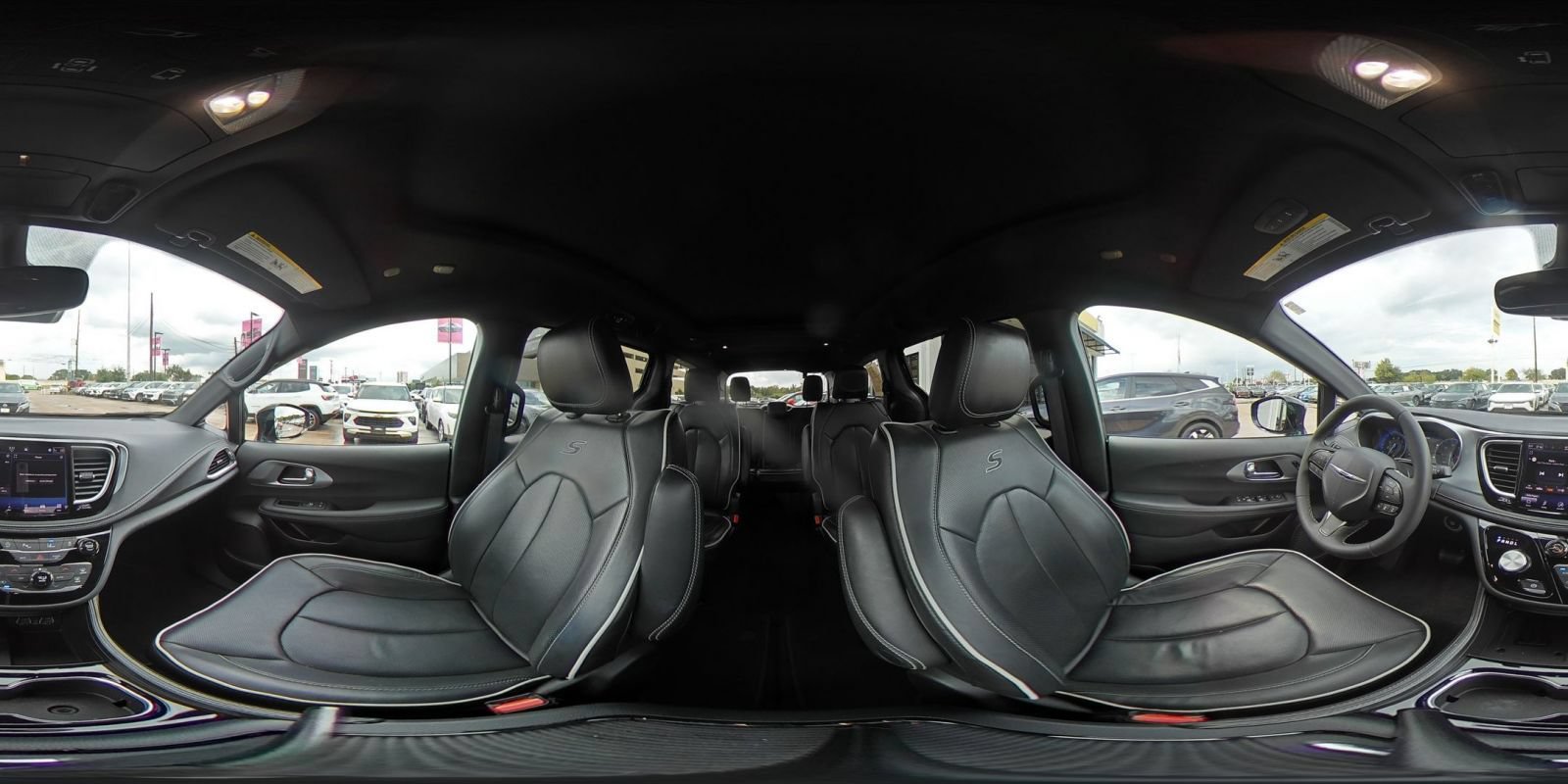 Used 2025 Chrysler Pacifica Limited FWD image 46