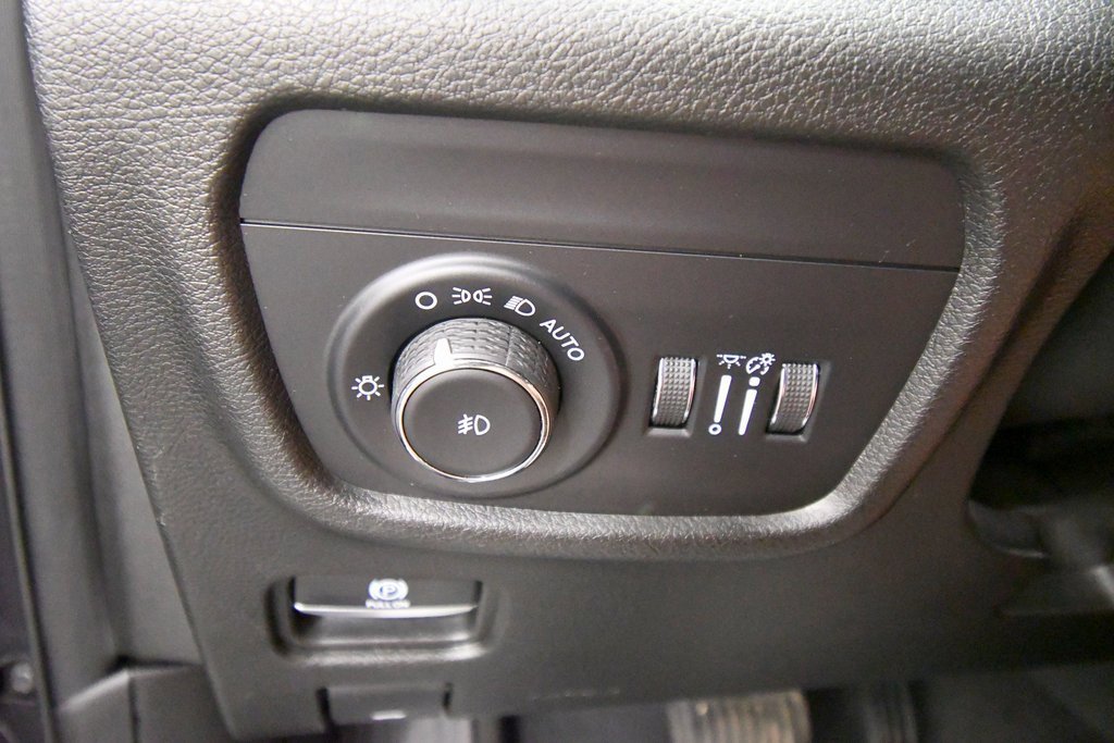 Used 2023 Jeep Grand Cherokee L Limited image 19