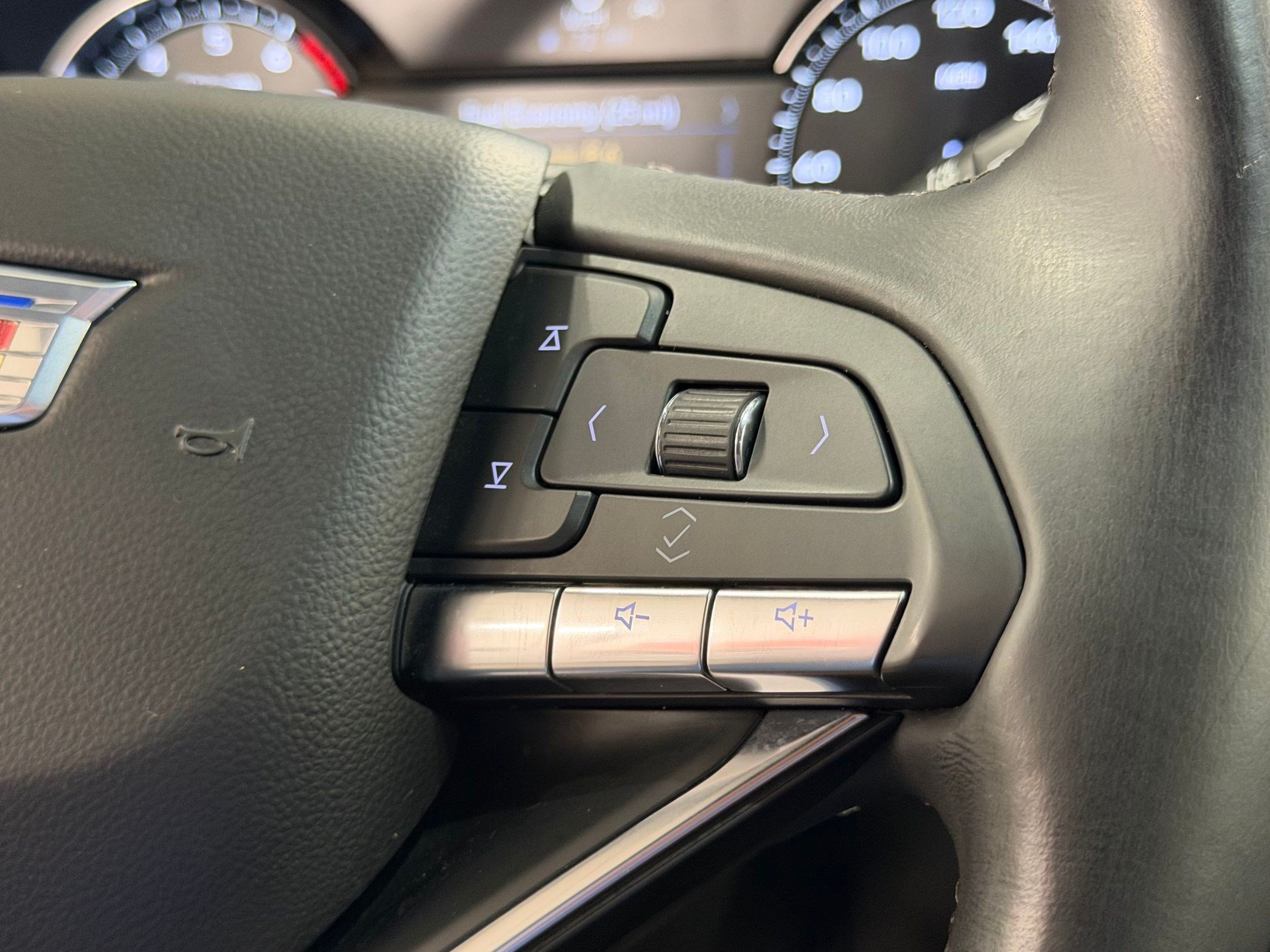 Certified 2025 Cadillac XT6 Luxury FWD image 15